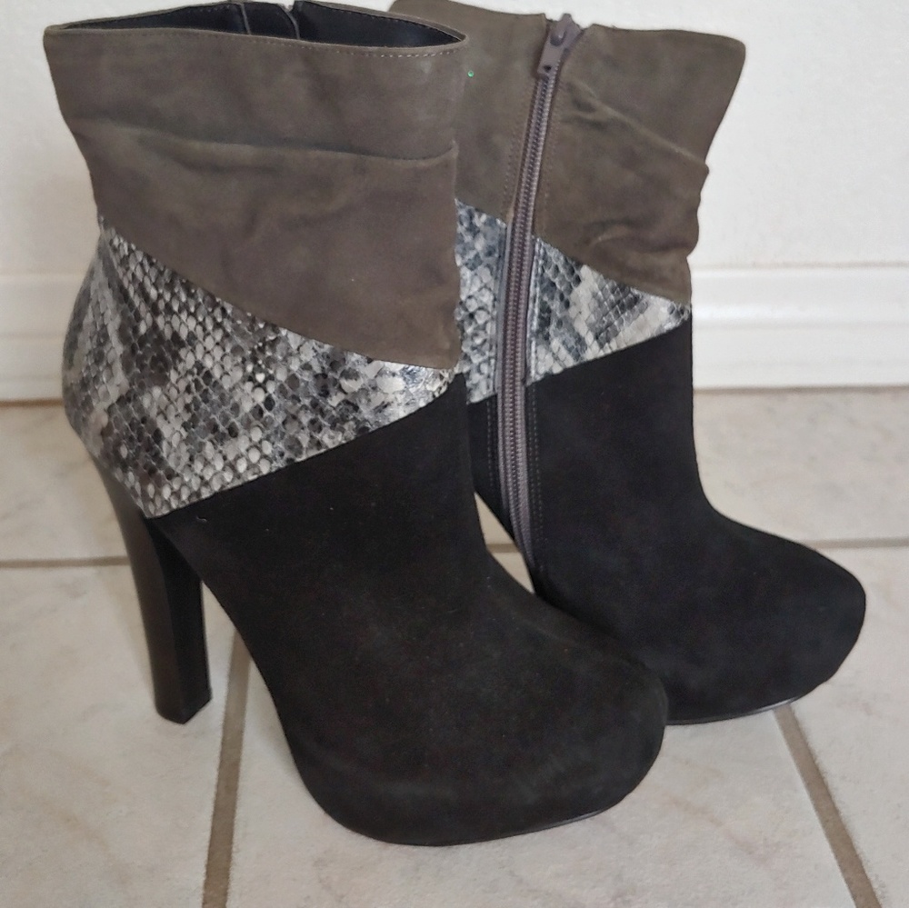 Bakers Zipper Boots